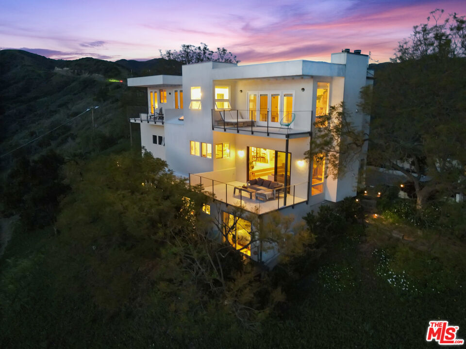 2727 Corral Canyon Road Property Photo 3