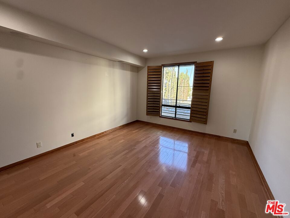 450 N Oakhurst Drive 304 Property Photo 4