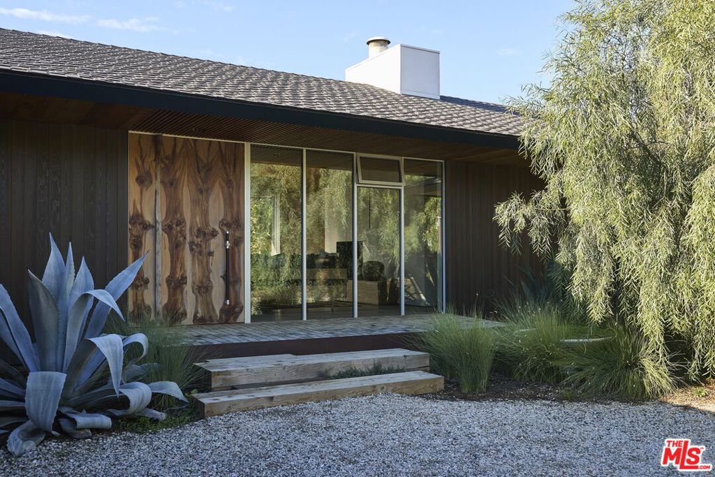 5927 Busch Drive Property Photo 3