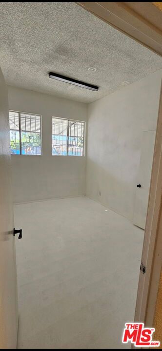 5151 S Western Avenue Property Photo 28