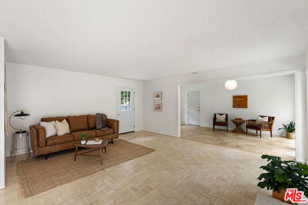 22736 Cantlay Street Property Photo 7