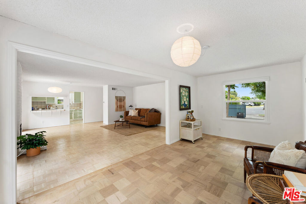 22736 Cantlay Street Property Photo 9