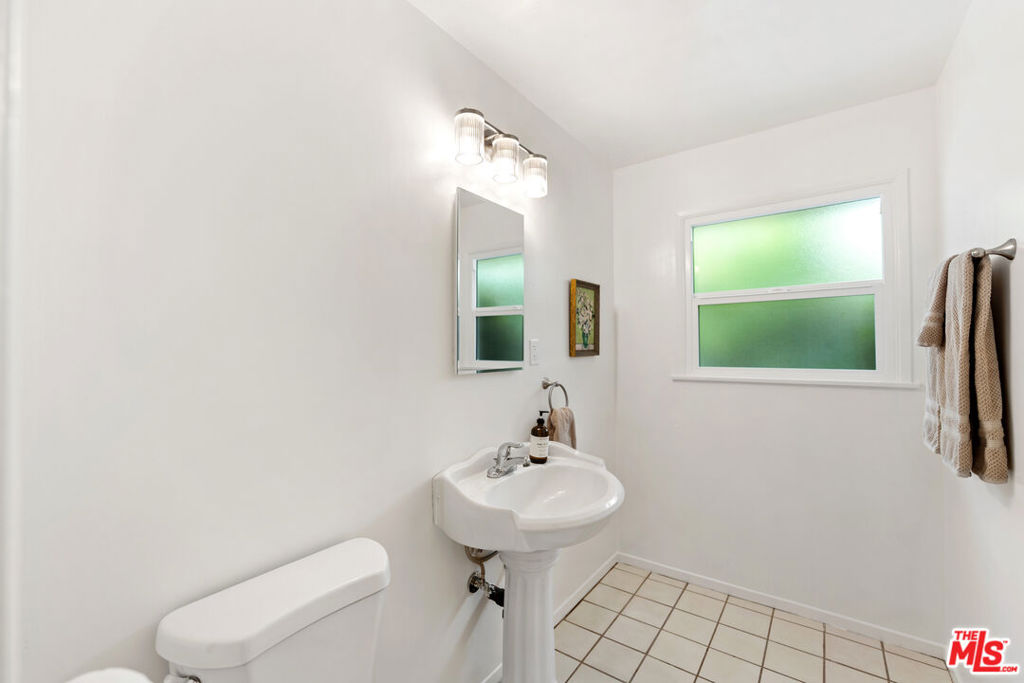 22736 Cantlay Street Property Photo 24