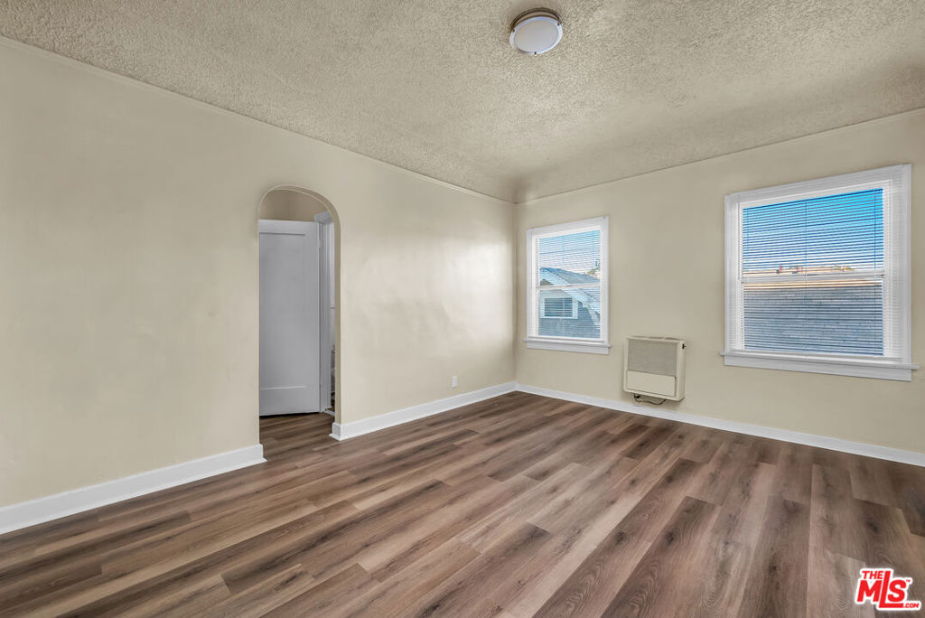 1628 W 45th Street Property Photo 6