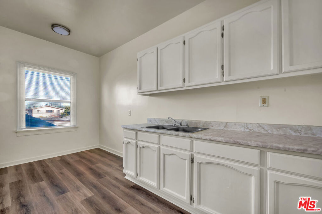 1628 W 45th Street Property Photo 8