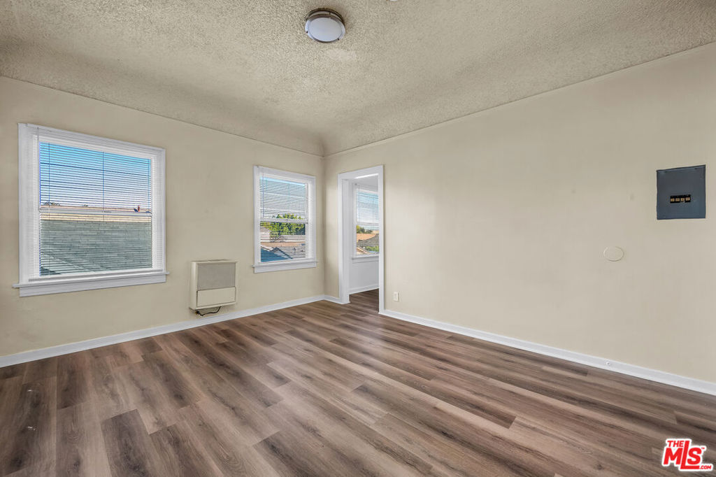 1628 W 45th Street Property Photo 6