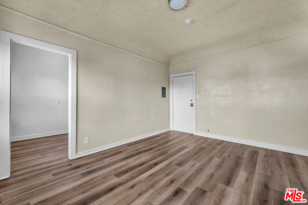 1628 W 45th Street Property Photo 7