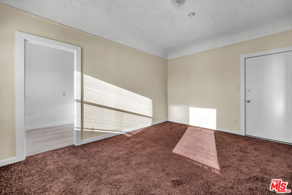 1628 W 45th Street Property Photo 14