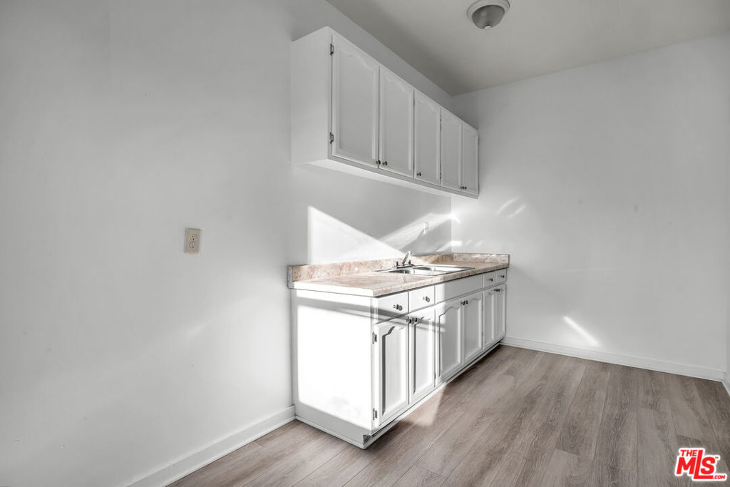 1628 W 45th Street Property Photo 15