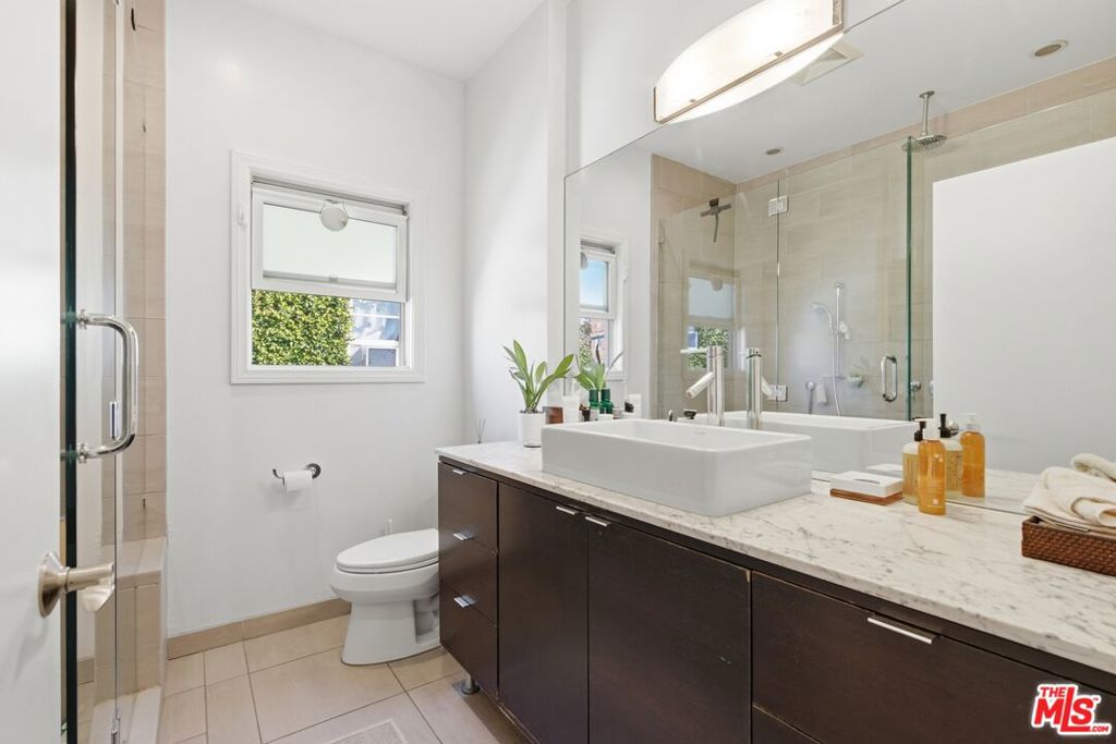 635 N Windsor Boulevard Property Photo 11