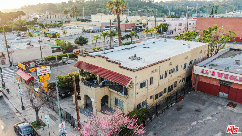 1909 N Broadway Property Photo 1