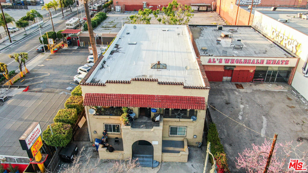 1909 N Broadway Property Photo 2