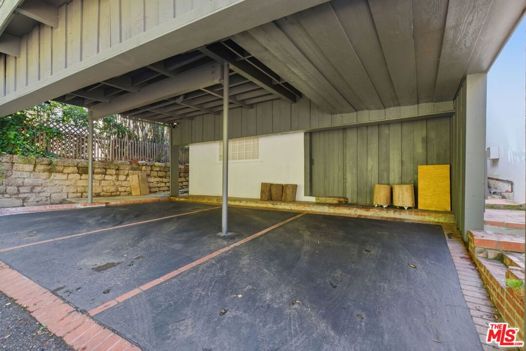 9820 Yoakum Drive Property Photo 21