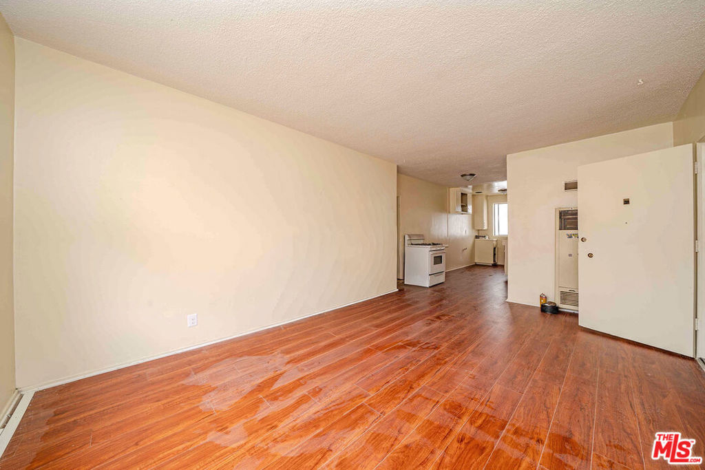 926 Fedora Street Property Photo 8