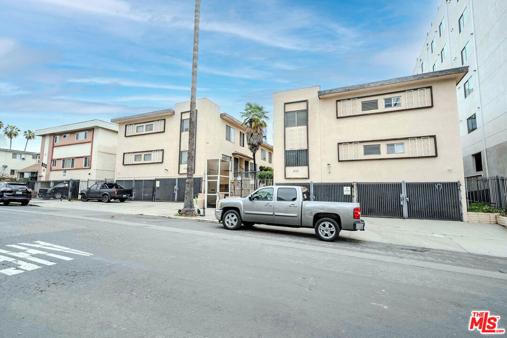 926 Fedora Street Property Photo 33