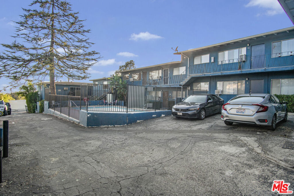 755 E Pine Street Property Photo 12