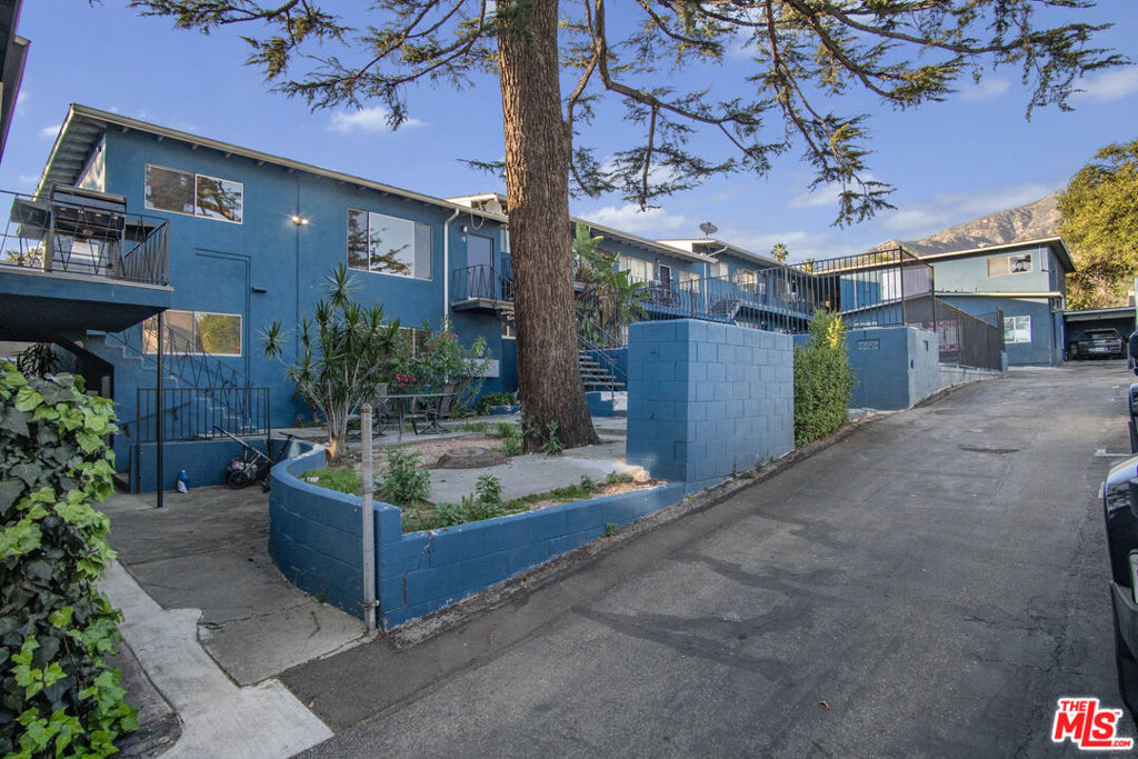 755 E Pine Street Property Photo 15