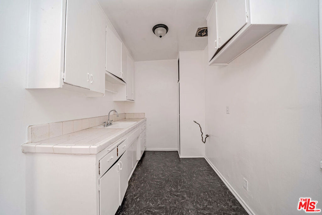 932 Fedora Street Property Photo 14