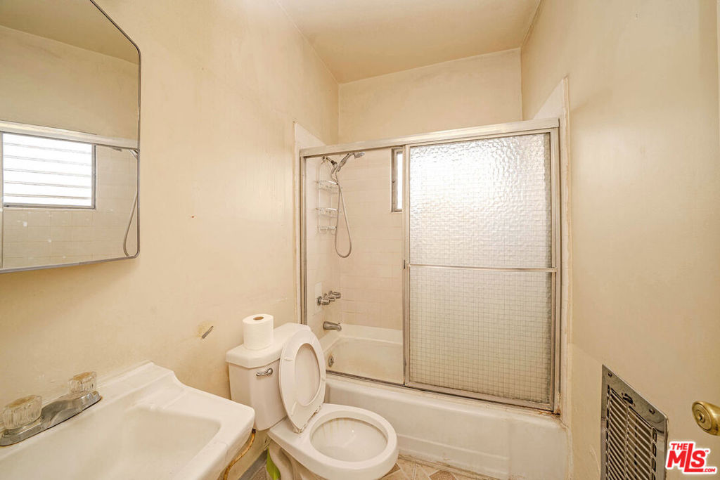 932 Fedora Street Property Photo 29
