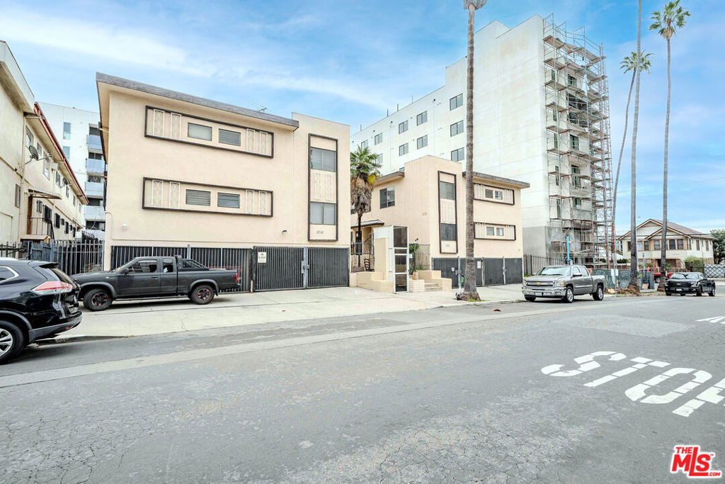 932 Fedora Street Property Photo 42