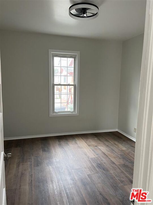 515 E 21st Street Property Photo 16