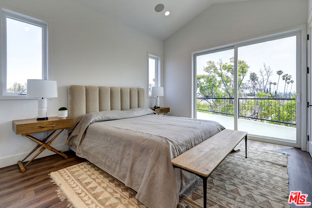 1445 S Redondo Boulevard Property Photo 23
