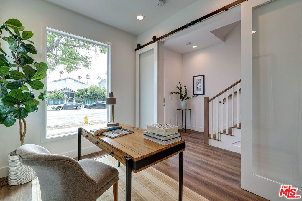 1445 S Redondo Boulevard Property Photo 25