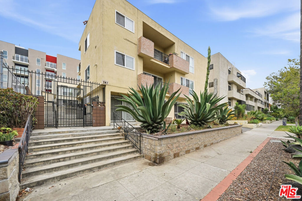 741 S Hobart Boulevard Property Photo 1