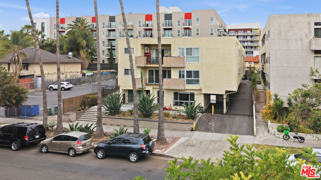 741 S Hobart Boulevard Property Photo 3