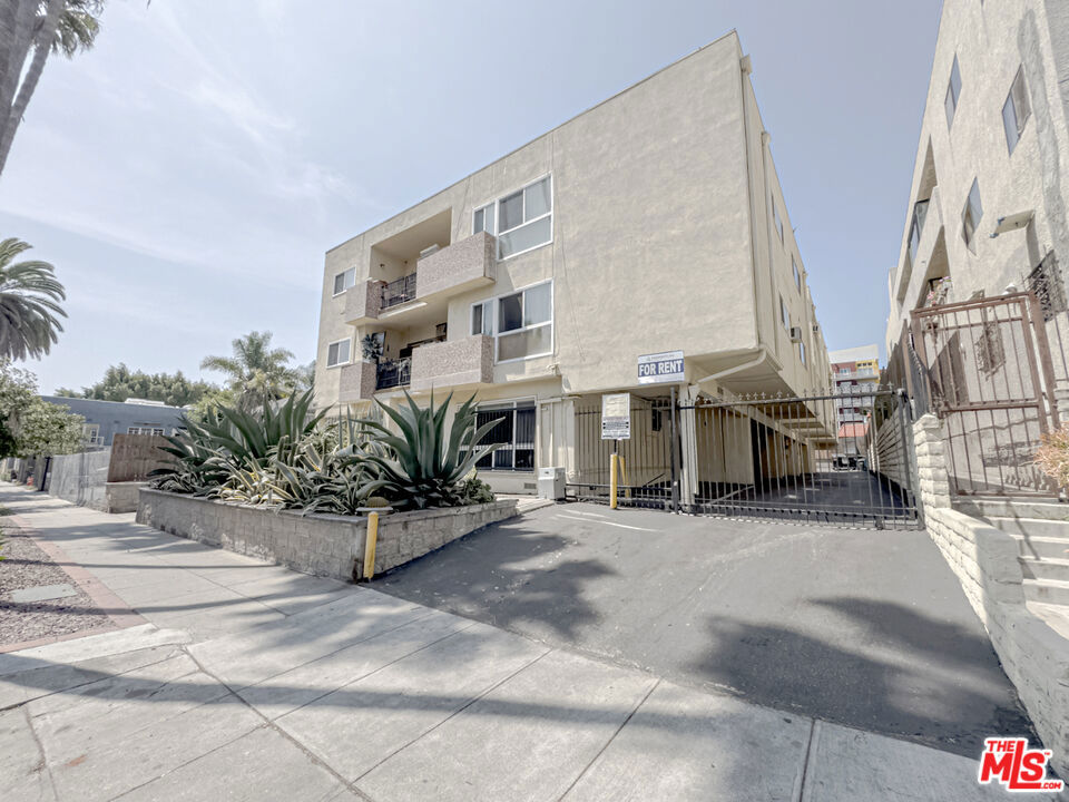 741 S Hobart Boulevard Property Photo 8