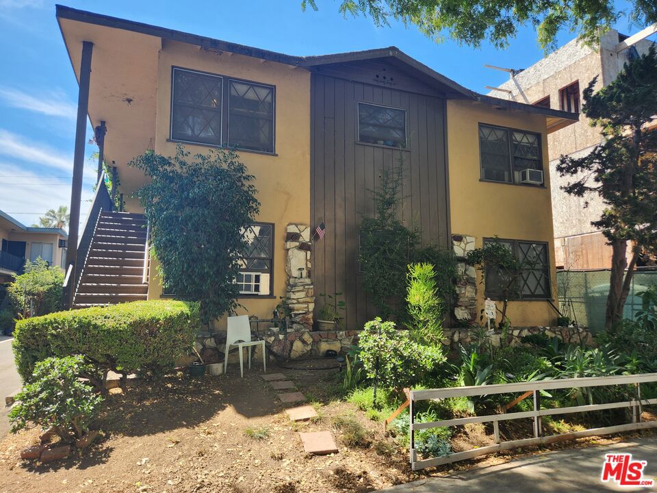 939 N Stanley Avenue 4 Property Photo 1