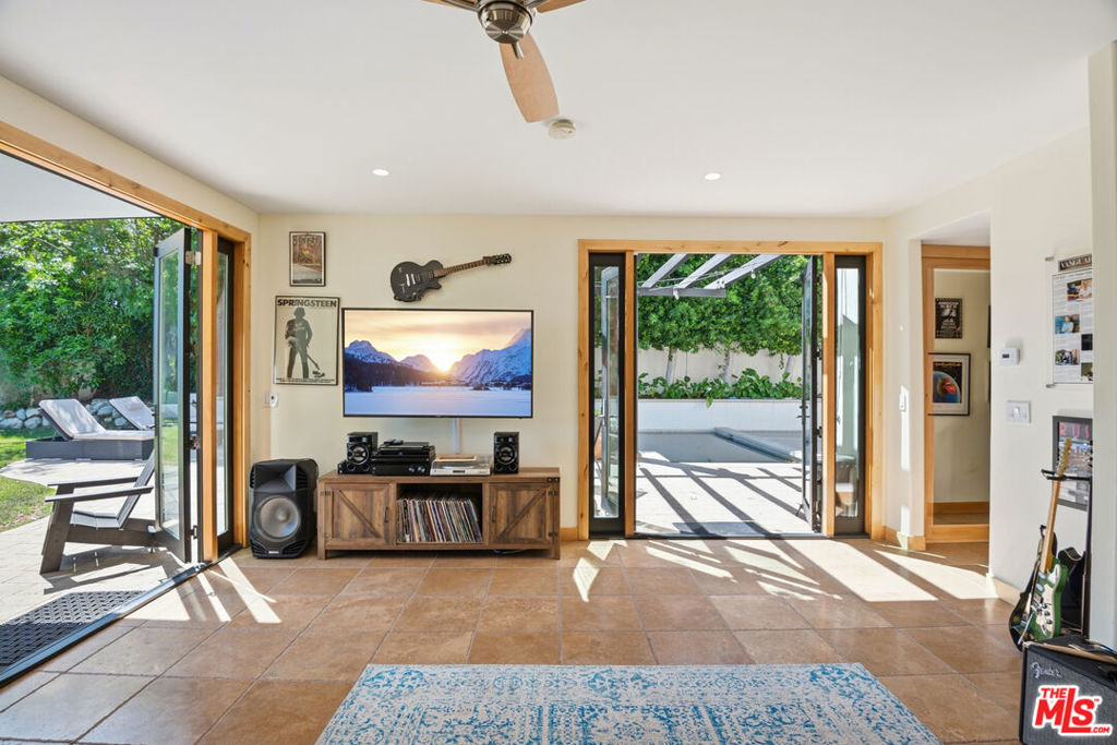 16820 Oak View Drive Property Photo 34