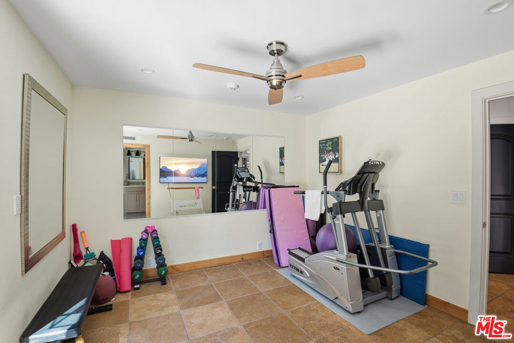 16820 Oak View Drive Property Photo 42