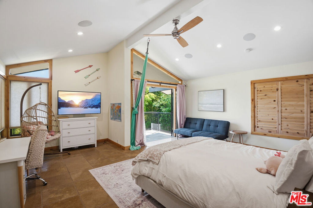 16820 Oak View Drive Property Photo 48