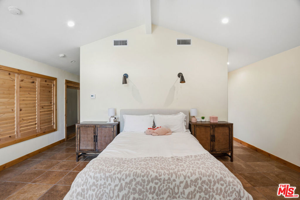 16820 Oak View Drive Property Photo 49