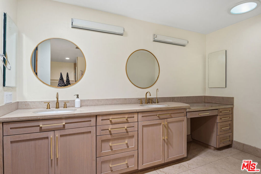 16820 Oak View Drive Property Photo 50