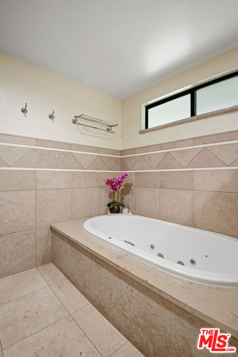 16820 Oak View Drive Property Photo 51