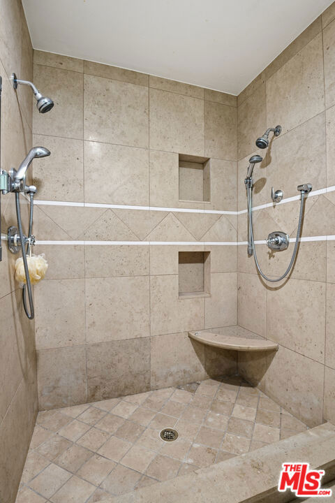 16820 Oak View Drive Property Photo 52