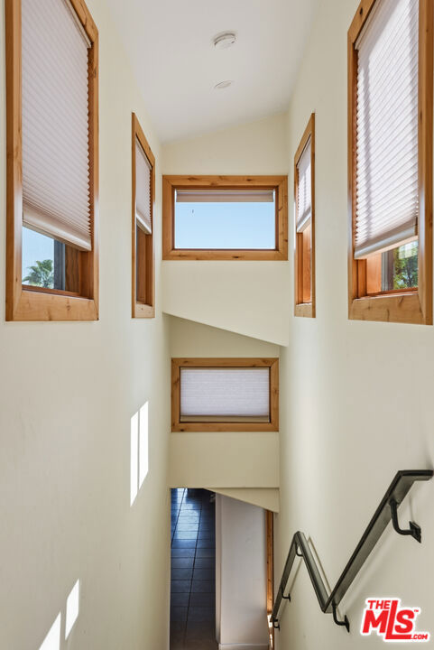 16820 Oak View Drive Property Photo 58