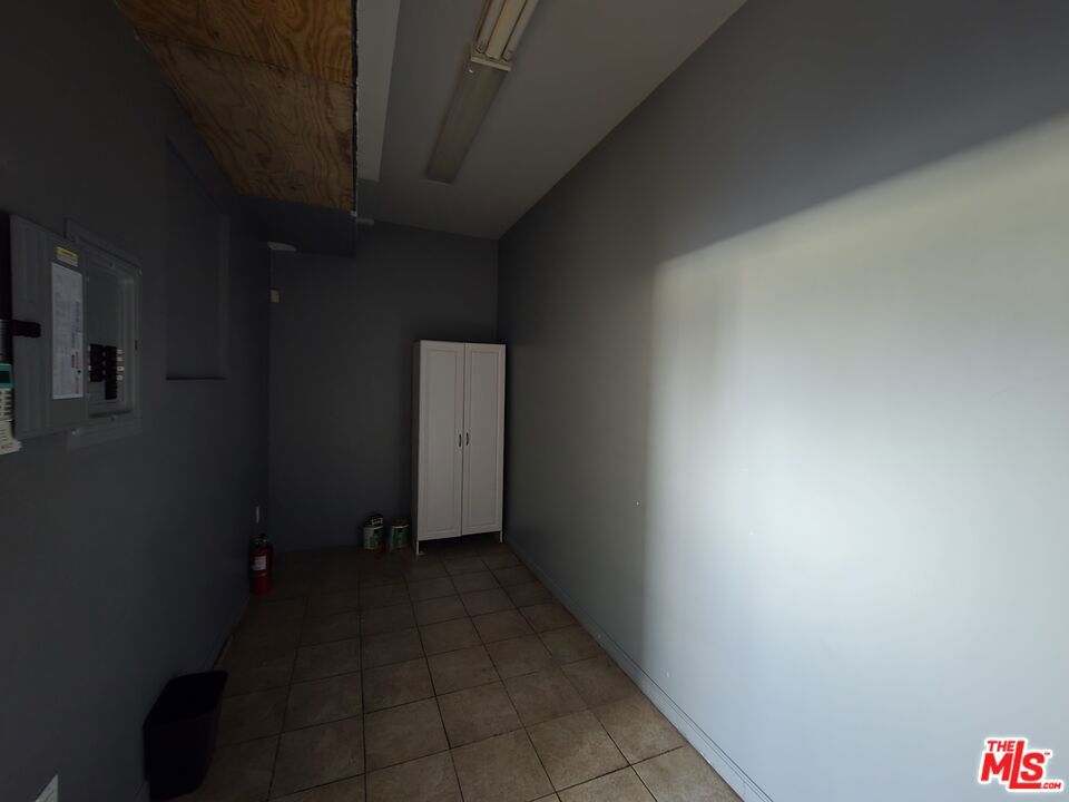 7036 Foothill Boulevard C Property Photo 5