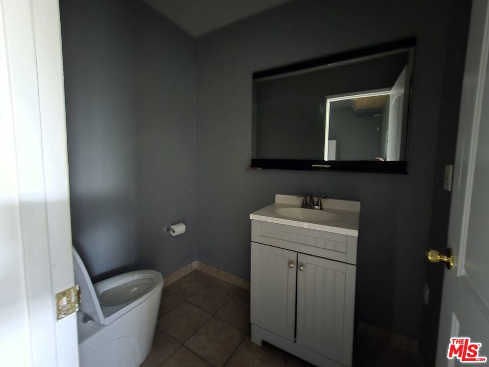 7036 Foothill Boulevard C Property Photo 6