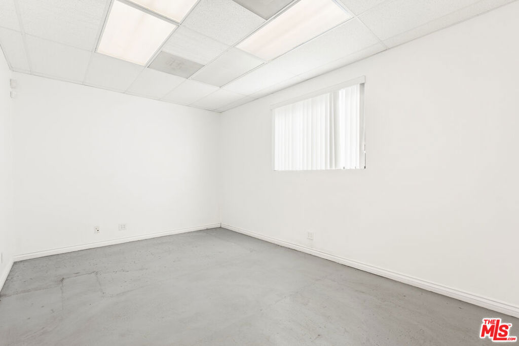 3265 E 59th Street Property Photo 11