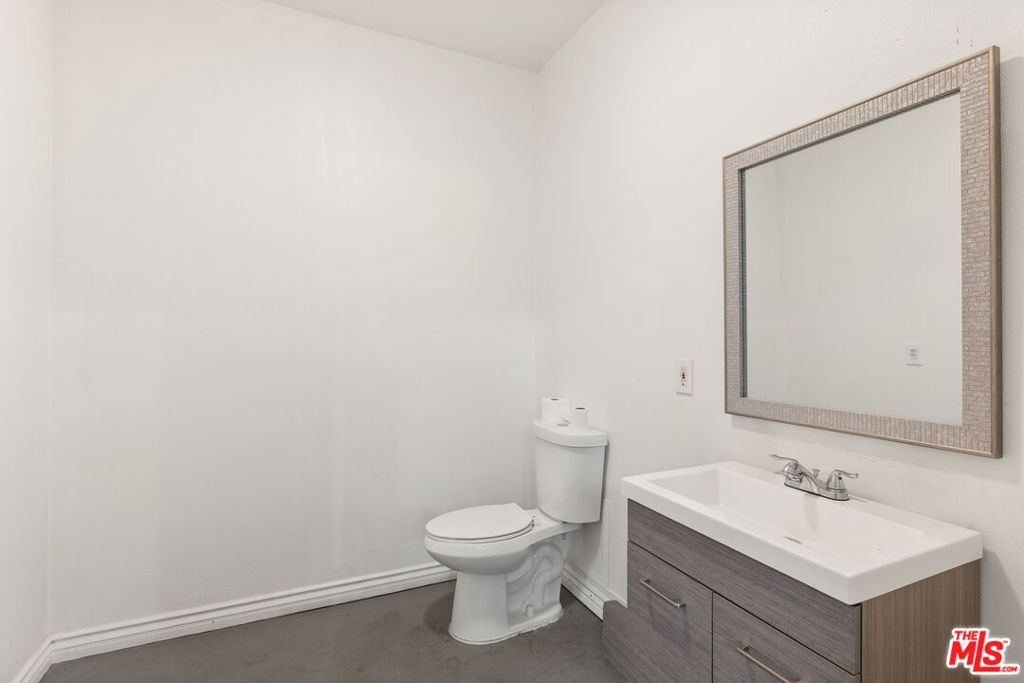 3265 E 59th Street Property Photo 26
