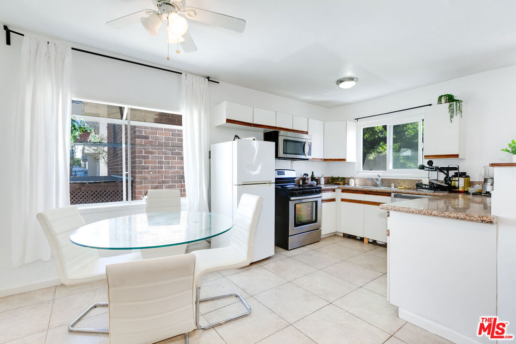 137 Rexford 3 Property Photo 4