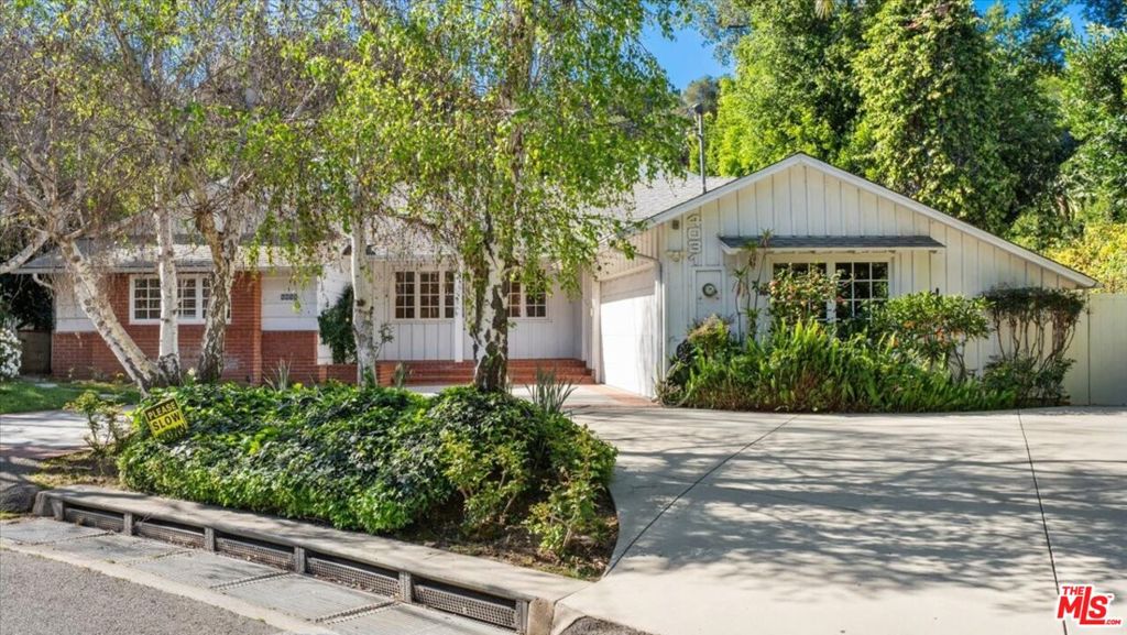 4031 Hollyline Avenue Property Photo 1