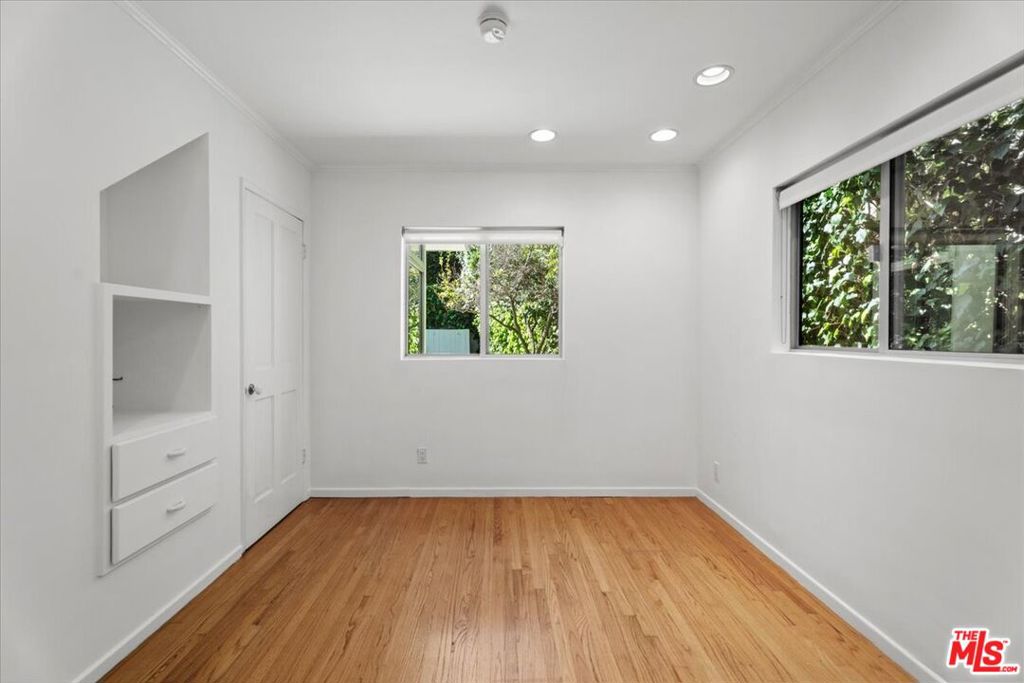 4031 Hollyline Avenue Property Photo 14
