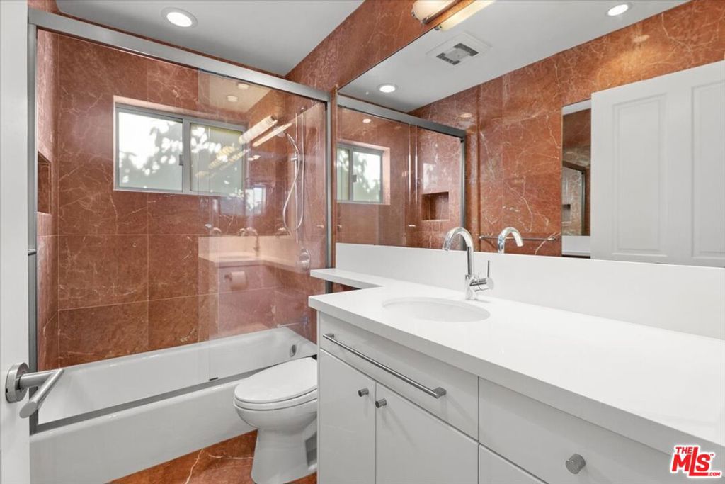 4031 Hollyline Avenue Property Photo 20