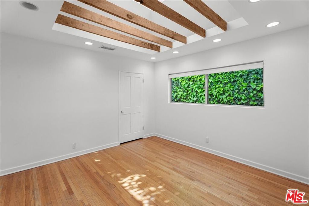 4031 Hollyline Avenue Property Photo 21