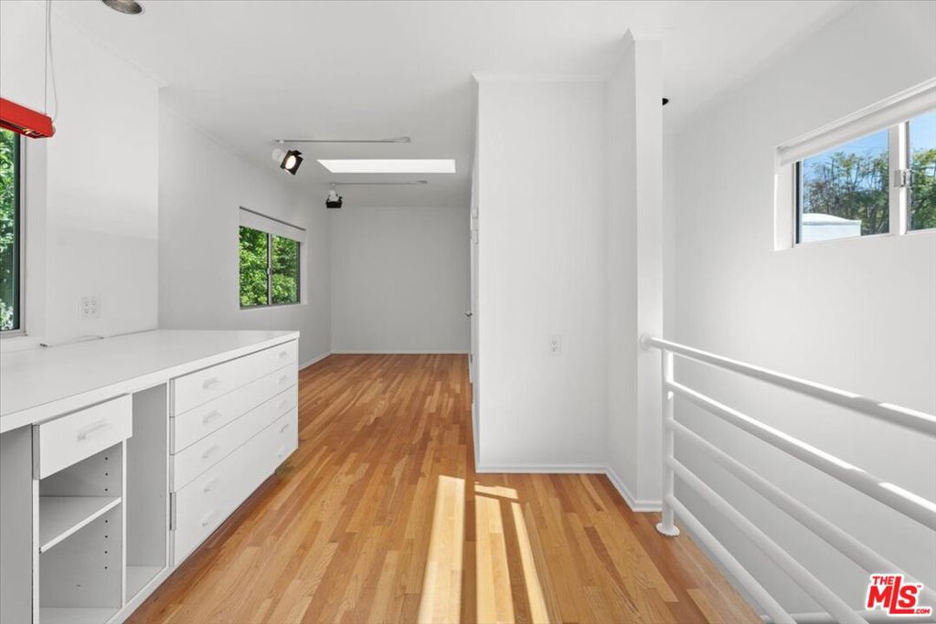 4031 Hollyline Avenue Property Photo 22