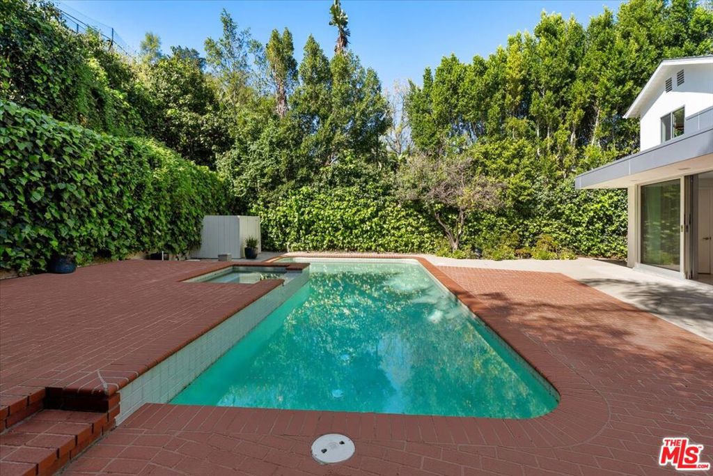 4031 Hollyline Avenue Property Photo 25